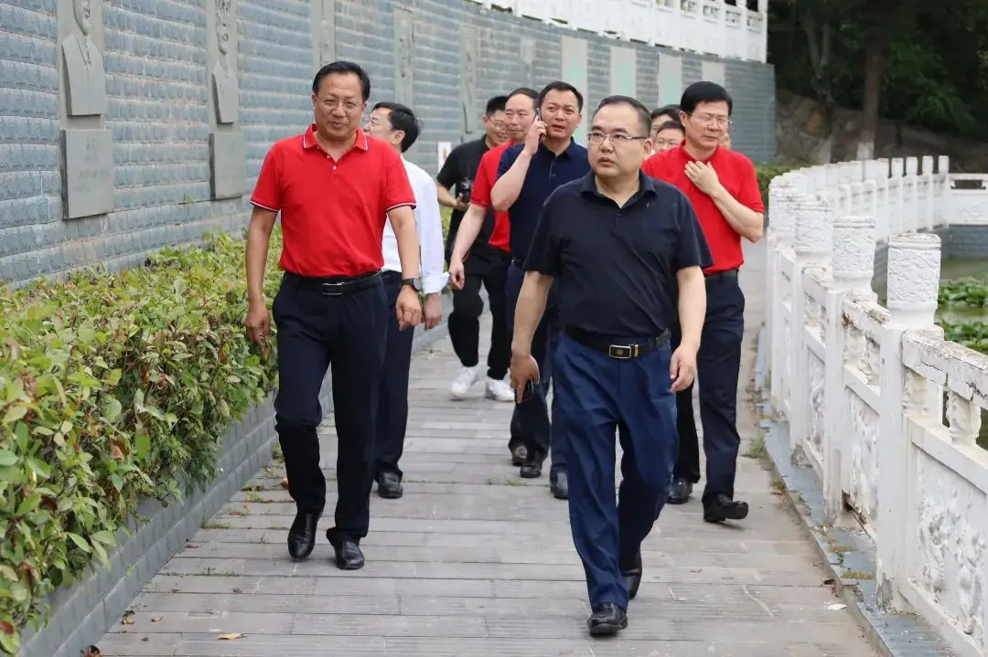 市委书记周军一行莅临我校调研2024年高考准备工作 第1张 市委书记周军一行莅临我校调研2024年高考准备工作 第1张