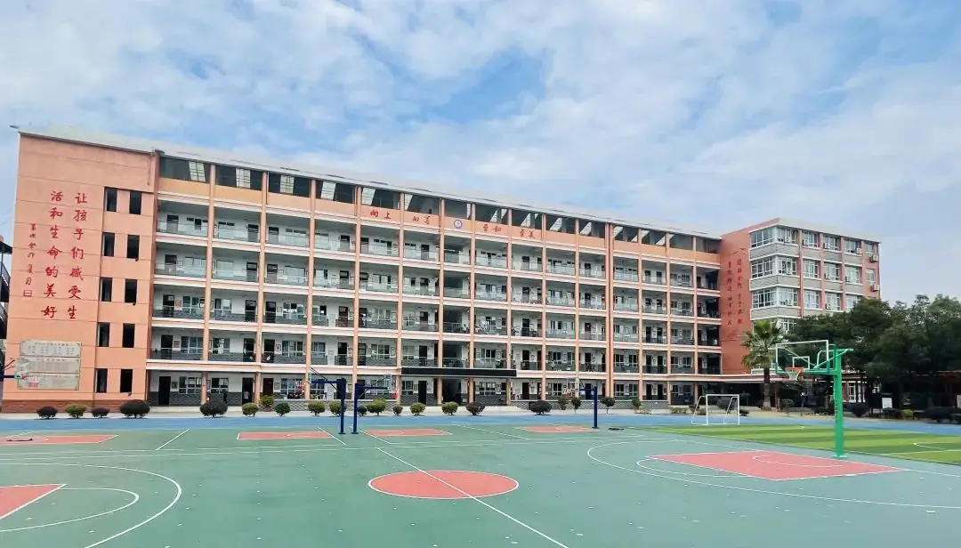 扬帆学海|儿童友好:小学初体验 衔接促成长——石帆一小牵手石帆朴湖幼儿园幼小衔接活动 第25张 扬帆学海|儿童友好:小学初体验 衔接促成长——石帆一小牵手石帆朴湖幼儿园幼小衔接活动 第25张
