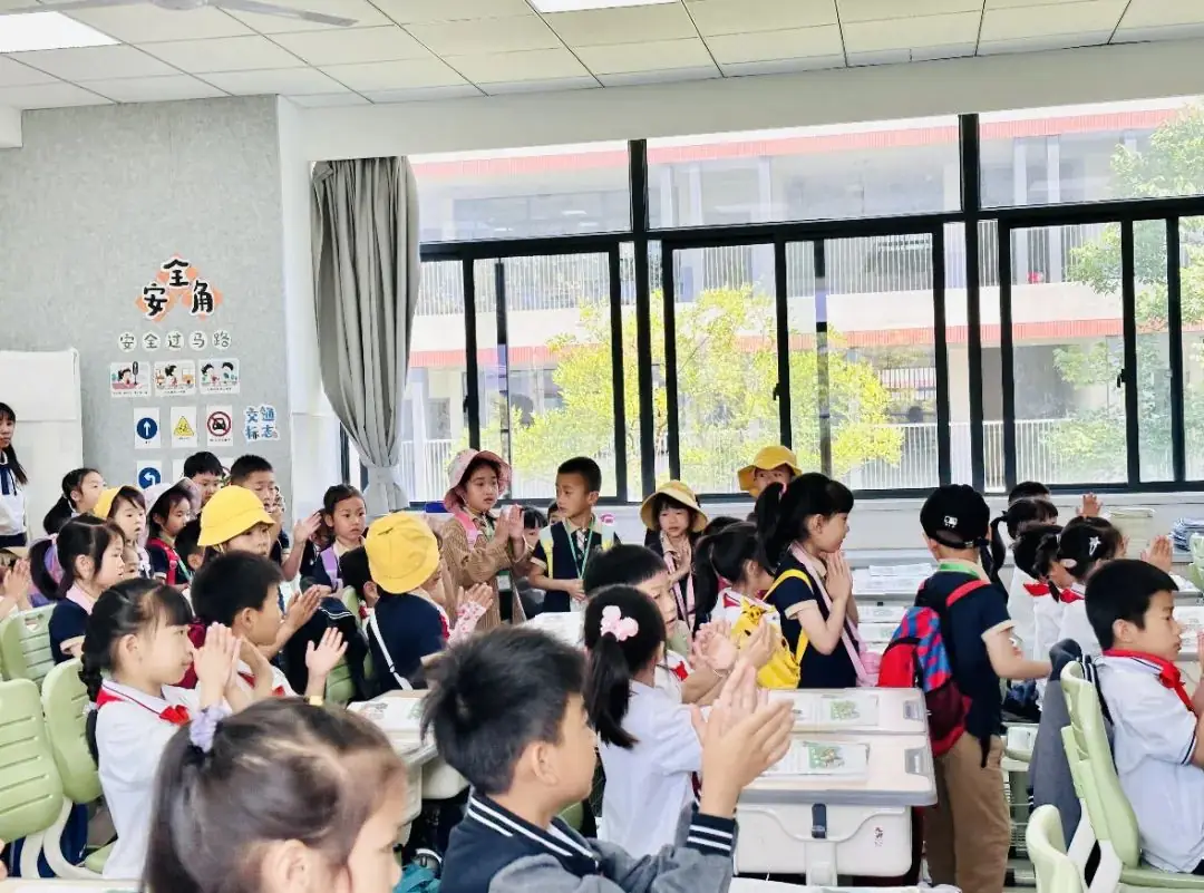 【幼小衔接】“趣”探小学,“幼”见成长——金茂幼儿园幼小衔接系列活动之参观小学(第九期) 第41张 【幼小衔接】“趣”探小学,“幼”见成长——金茂幼儿园幼小衔接系列活动之参观小学(第九期) 第41张