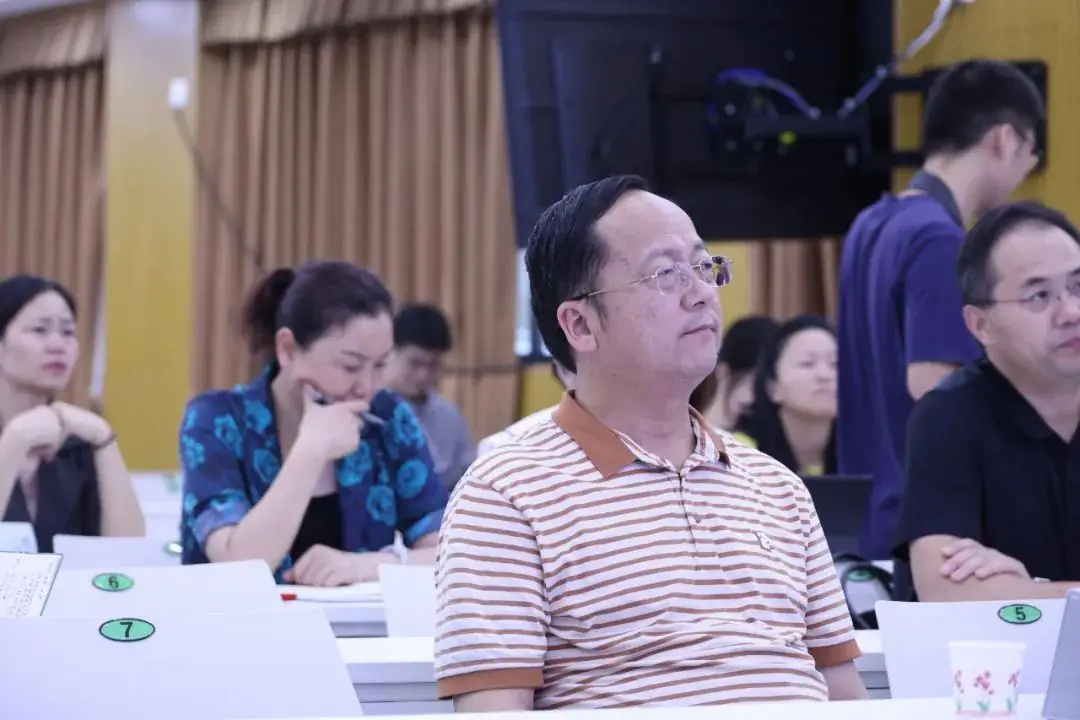 中国教育学会副会长唐江澎:和新莲小学的老师一起把一生交给海 第5张 中国教育学会副会长唐江澎:和新莲小学的老师一起把一生交给海 第5张