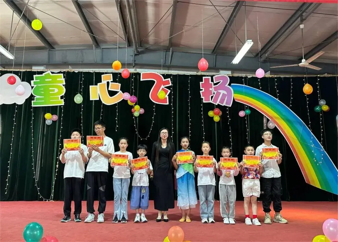 【石屏小学 情感德育】爱心企业家、乒乓球著名教练与石屏小学师生同庆“六一”暨少年宫成果展示、石榴读书节闭幕式文艺汇演活动 第141张