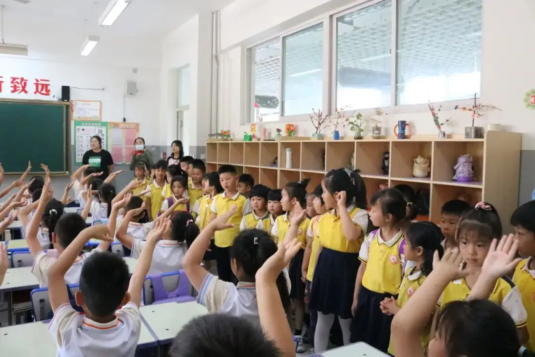 【泉引桥•春晖】小学零距离 成长初体验——幼儿园参观小学活动 第29张 【泉引桥•春晖】小学零距离 成长初体验——幼儿园参观小学活动 第29张