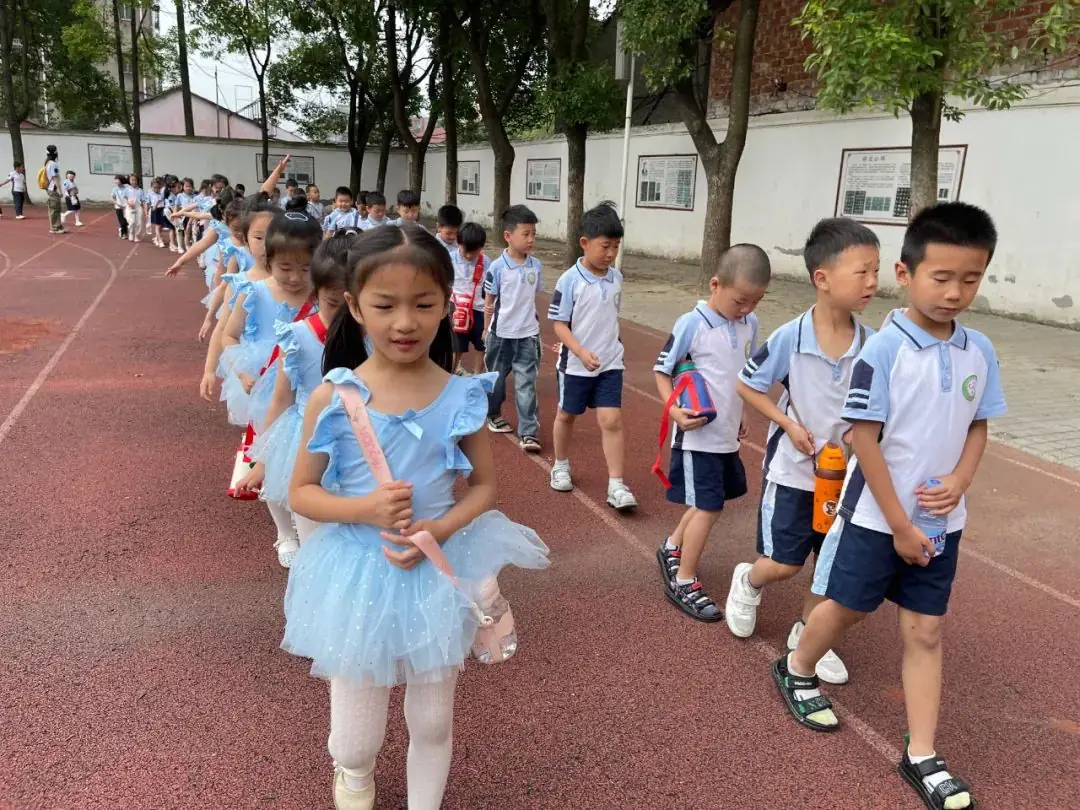 【幼小衔接】 初探小学 “幼”见成长——春溪集幼儿园大班走进小学 第13张 【幼小衔接】 初探小学 “幼”见成长——春溪集幼儿园大班走进小学 第13张