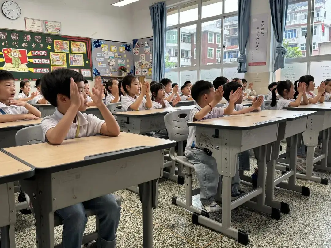 扬帆学海|儿童友好:小学初体验 衔接促成长——石帆一小牵手石帆朴湖幼儿园幼小衔接活动 第10张 扬帆学海|儿童友好:小学初体验 衔接促成长——石帆一小牵手石帆朴湖幼儿园幼小衔接活动 第10张