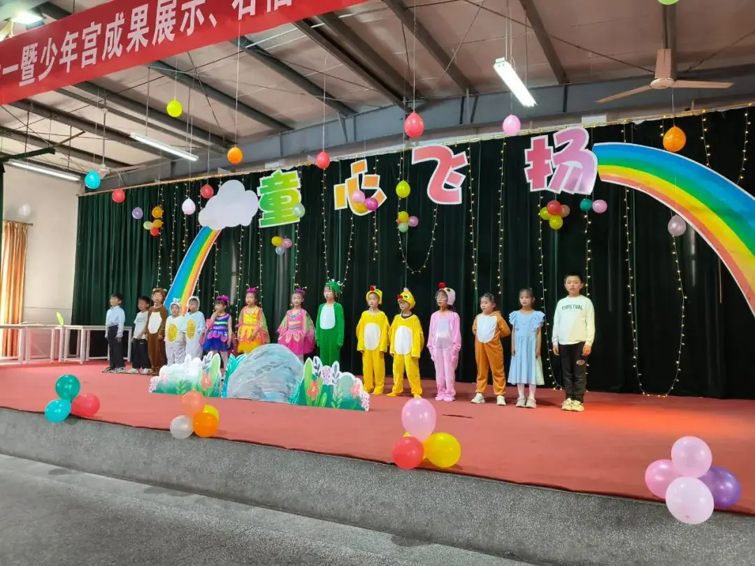 【石屏小学 情感德育】爱心企业家、乒乓球著名教练与石屏小学师生同庆“六一”暨少年宫成果展示、石榴读书节闭幕式文艺汇演活动 第35张