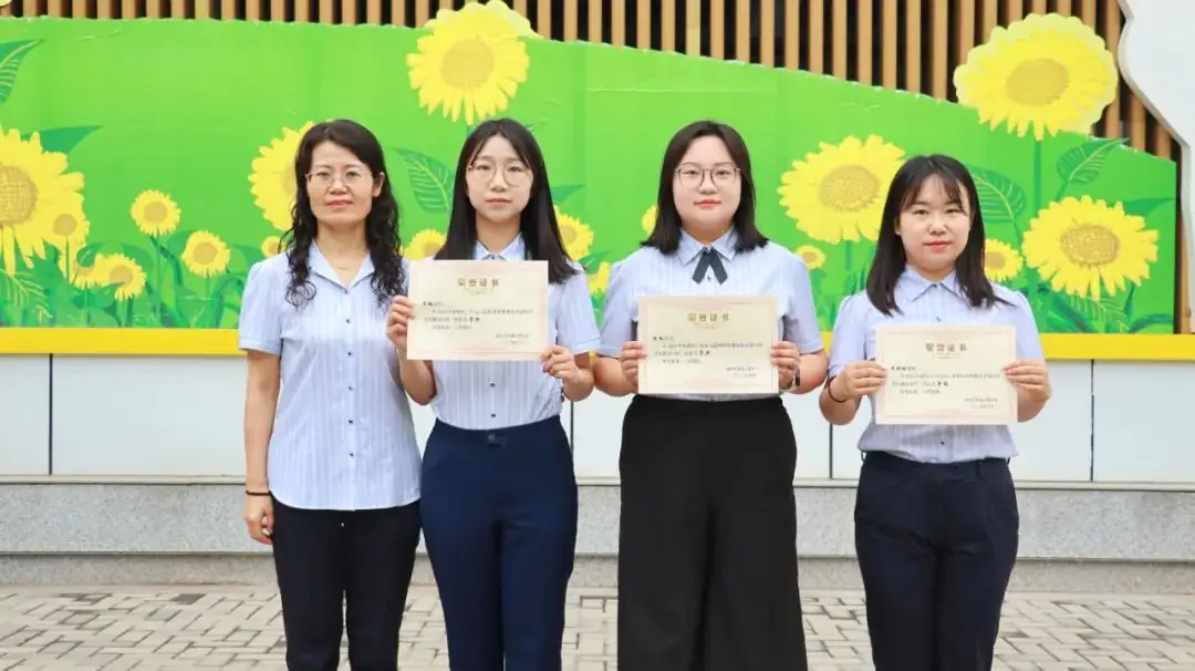 【喜报】咸阳彩虹小学周一晨会颁奖 第16张 【喜报】咸阳彩虹小学周一晨会颁奖 第16张