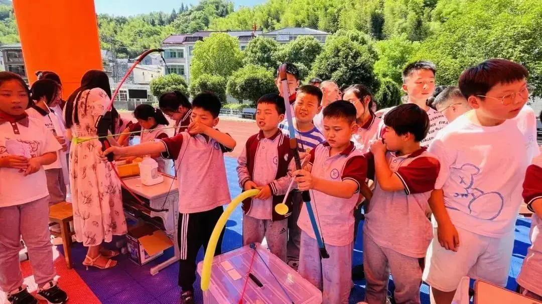 “家门口青少年宫”活动走进岩山小学、宁围小学新华校区、义桥二小、凤标小学和通惠小学 第1张 “家门口青少年宫”活动走进岩山小学、宁围小学新华校区、义桥二小、凤标小学和通惠小学 第1张
