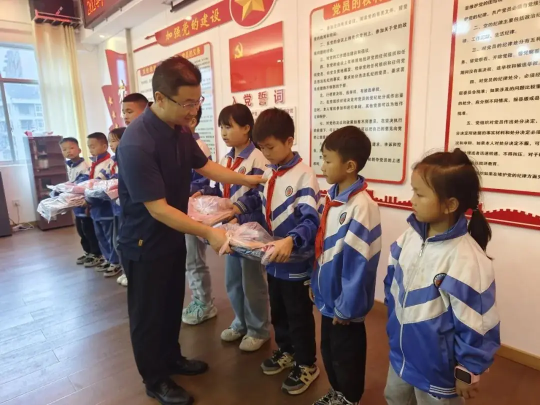 丹寨县城关第一小学第十四周要闻回顾 第50张 丹寨县城关第一小学第十四周要闻回顾 第50张
