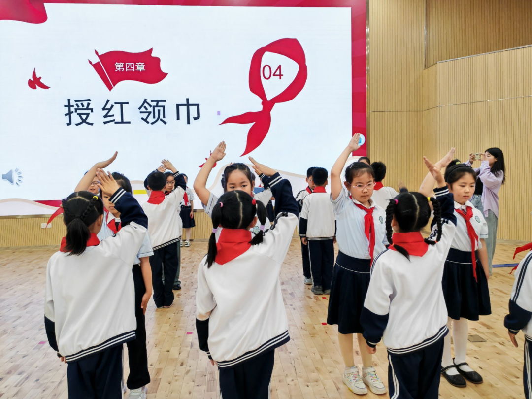 “小小红领巾,闪闪在我心”——山南小学教育集团东湖小学开展2024年少先队入队系列活动 第20张