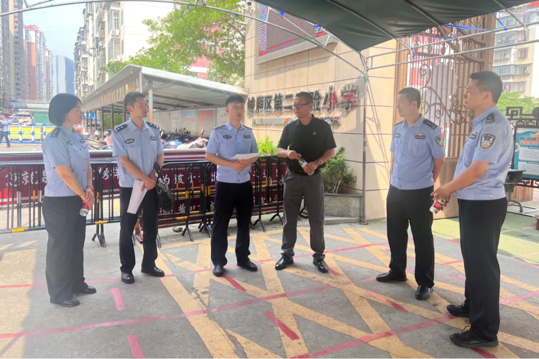 【泗华小学·转载】城厢公安升级护学新模式:全民护学 同行有你 第4张 【泗华小学·转载】城厢公安升级护学新模式:全民护学 同行有你 第4张