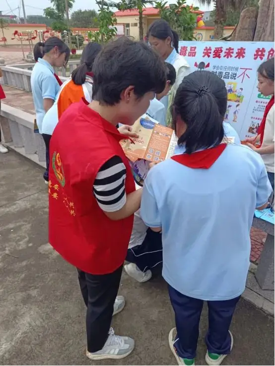 铭记历史 警钟长鸣 西坑村携手西坑小学组织开展“6·3”虎门销烟纪念日禁毒宣传活动 第4张 铭记历史 警钟长鸣 西坑村携手西坑小学组织开展“6·3”虎门销烟纪念日禁毒宣传活动 第4张