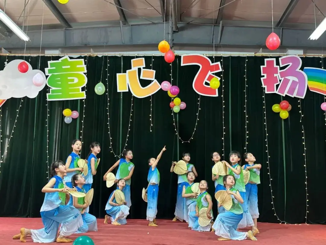 【石屏小学 情感德育】爱心企业家、乒乓球著名教练与石屏小学师生同庆“六一”暨少年宫成果展示、石榴读书节闭幕式文艺汇演活动 第83张