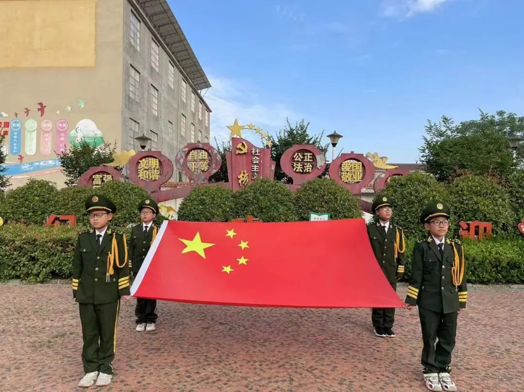 新世纪小学:周一升旗仪式 第4张 新世纪小学:周一升旗仪式 第4张