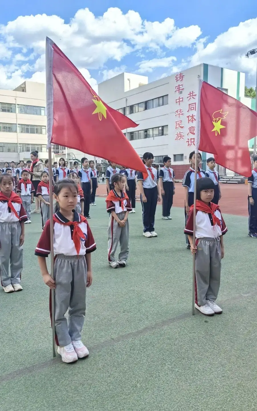 【万达小学·红领巾】冀疆少年手拉手 高举队旗跟党走————一年级新队员入队仪式 第55张 【万达小学·红领巾】冀疆少年手拉手 高举队旗跟党走————一年级新队员入队仪式 第55张