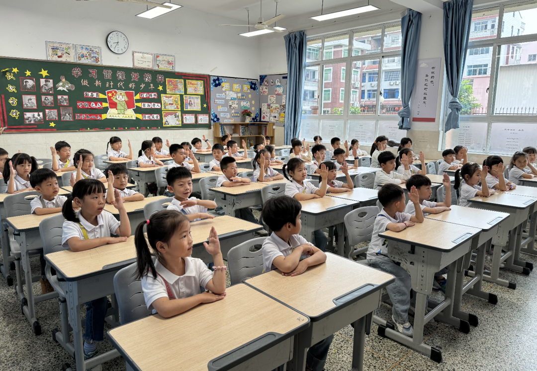 扬帆学海|儿童友好:小学初体验 衔接促成长——石帆一小牵手石帆朴湖幼儿园幼小衔接活动 第7张 扬帆学海|儿童友好:小学初体验 衔接促成长——石帆一小牵手石帆朴湖幼儿园幼小衔接活动 第7张