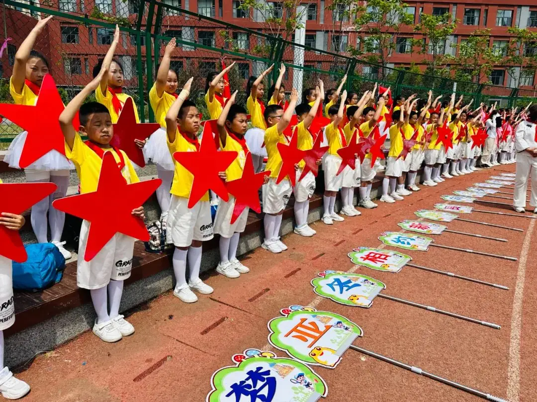 【新康少先队】新康小学大型团体操表演“冰雪飞扬”在道里区少先队主题队日风采展示活动中一展风采! 第9张 【新康少先队】新康小学大型团体操表演“冰雪飞扬”在道里区少先队主题队日风采展示活动中一展风采! 第9张