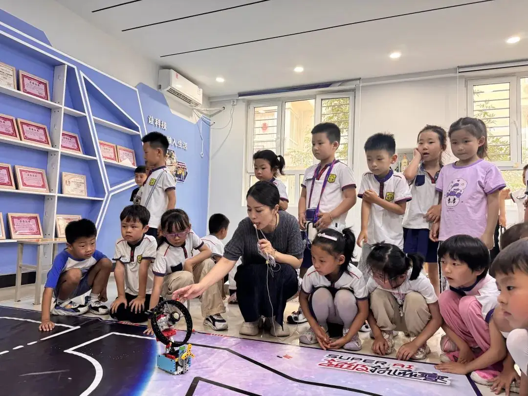 走进紫薇苑小学 赴一场成长之约——优冉幼儿园小朋友参观小学活动 第14张