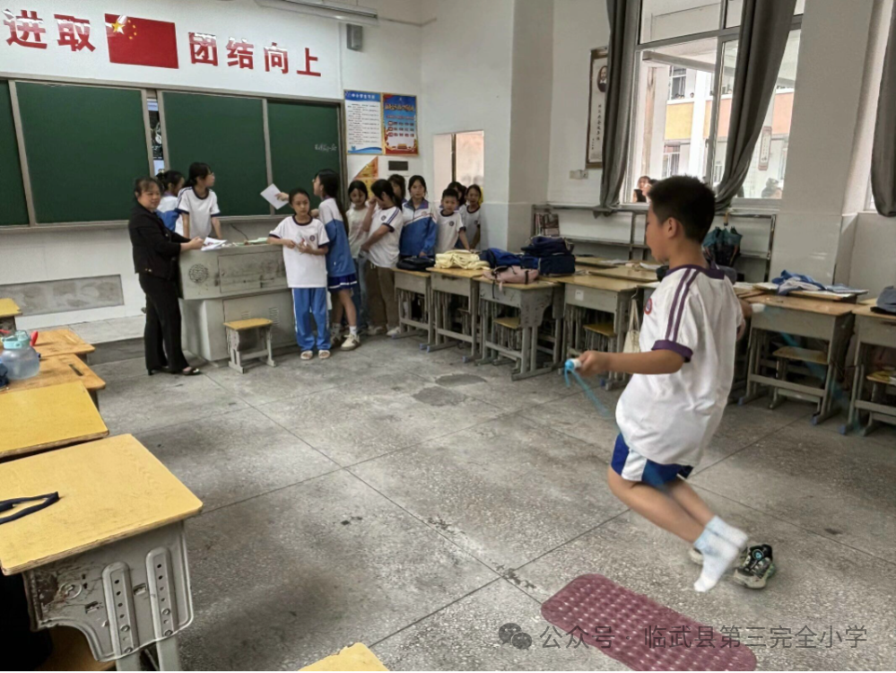 书香润童心·畅享乐六——临武县第三完全小学第六届艺术节文艺汇演及游园活动掠影 第21张 书香润童心·畅享乐六——临武县第三完全小学第六届艺术节文艺汇演及游园活动掠影 第21张