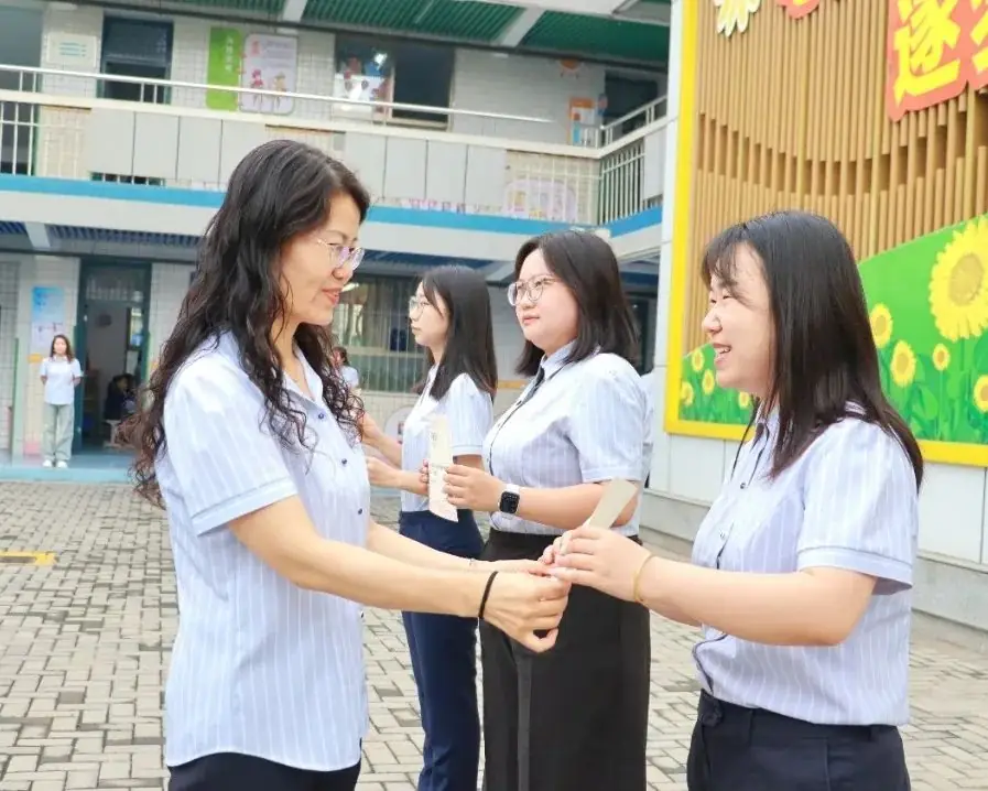 【喜报】咸阳彩虹小学周一晨会颁奖 第15张 【喜报】咸阳彩虹小学周一晨会颁奖 第15张