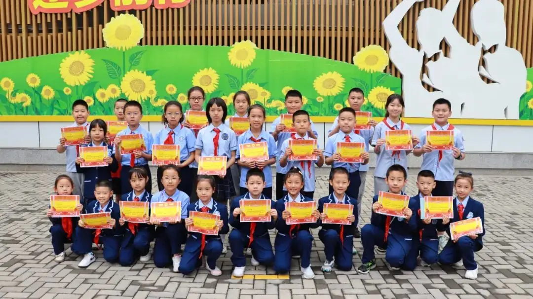 【喜报】咸阳彩虹小学周一晨会颁奖 第29张 【喜报】咸阳彩虹小学周一晨会颁奖 第29张