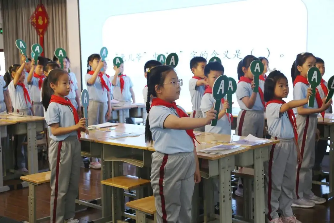教研动态 | 环翠区小学语文整本书阅读教学展示研讨活动在威海市实验小学举行 第7张 教研动态 | 环翠区小学语文整本书阅读教学展示研讨活动在威海市实验小学举行 第7张