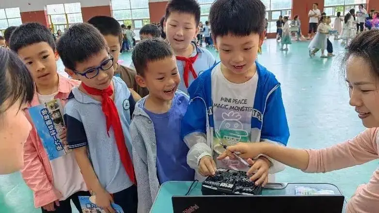 “家门口青少年宫”活动走进岩山小学、宁围小学新华校区、义桥二小、凤标小学和通惠小学 第18张 “家门口青少年宫”活动走进岩山小学、宁围小学新华校区、义桥二小、凤标小学和通惠小学 第18张