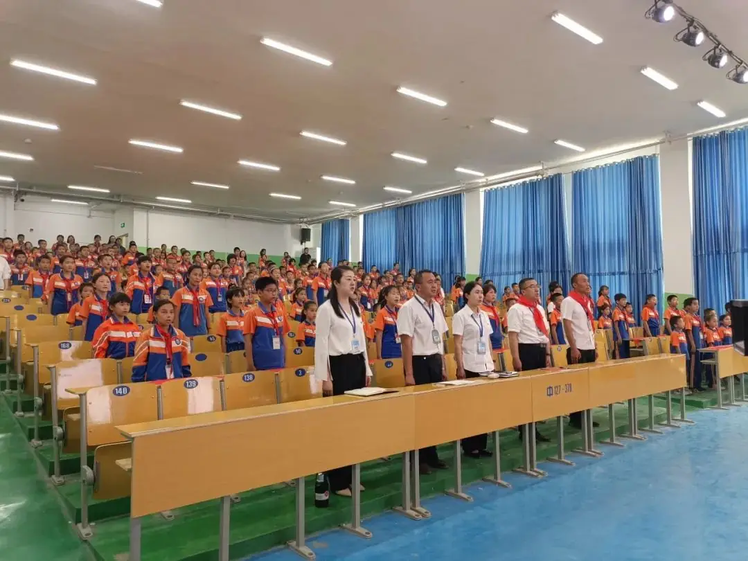 【万达小学·红领巾】冀疆少年手拉手 高举队旗跟党走————一年级新队员入队仪式 第33张 【万达小学·红领巾】冀疆少年手拉手 高举队旗跟党走————一年级新队员入队仪式 第33张