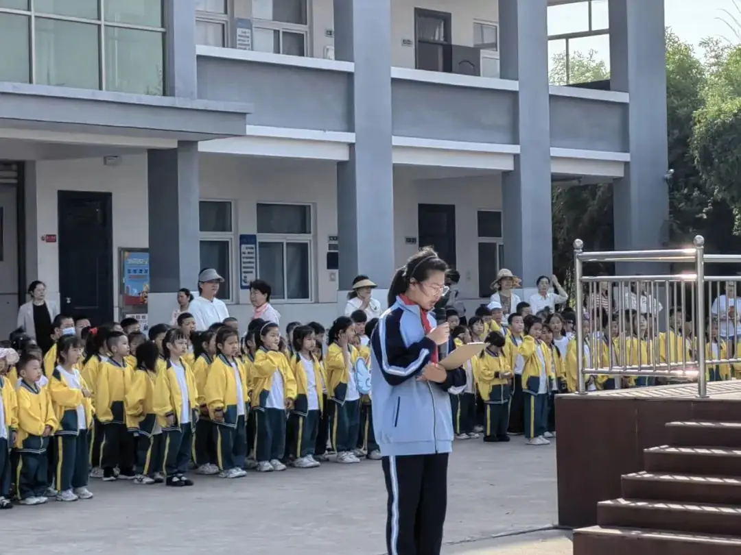 【学前教育宣传月】走进小学  快乐体验——阜宁县施庄中心幼儿园大班年级组走进小学实践活动 第17张