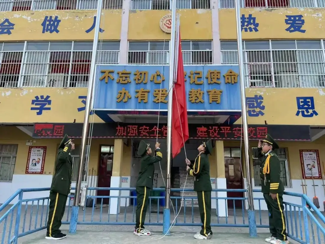 新世纪小学:周一升旗仪式 第2张 新世纪小学:周一升旗仪式 第2张