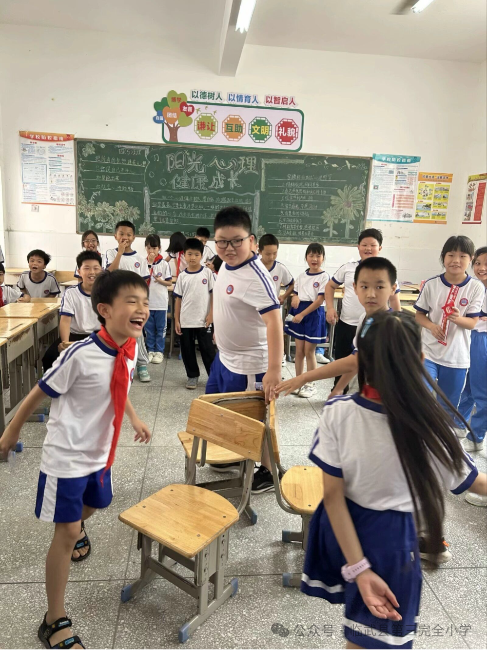 书香润童心·畅享乐六——临武县第三完全小学第六届艺术节文艺汇演及游园活动掠影 第23张 书香润童心·畅享乐六——临武县第三完全小学第六届艺术节文艺汇演及游园活动掠影 第23张