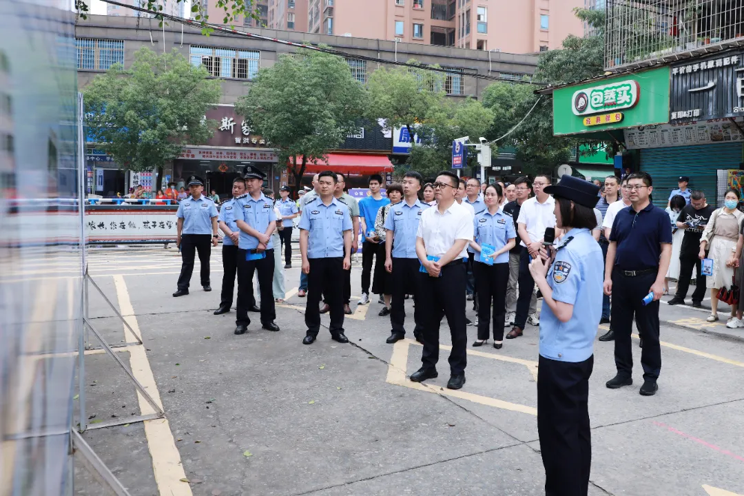 【泗华小学·转载】城厢公安升级护学新模式:全民护学 同行有你 第3张 【泗华小学·转载】城厢公安升级护学新模式:全民护学 同行有你 第3张