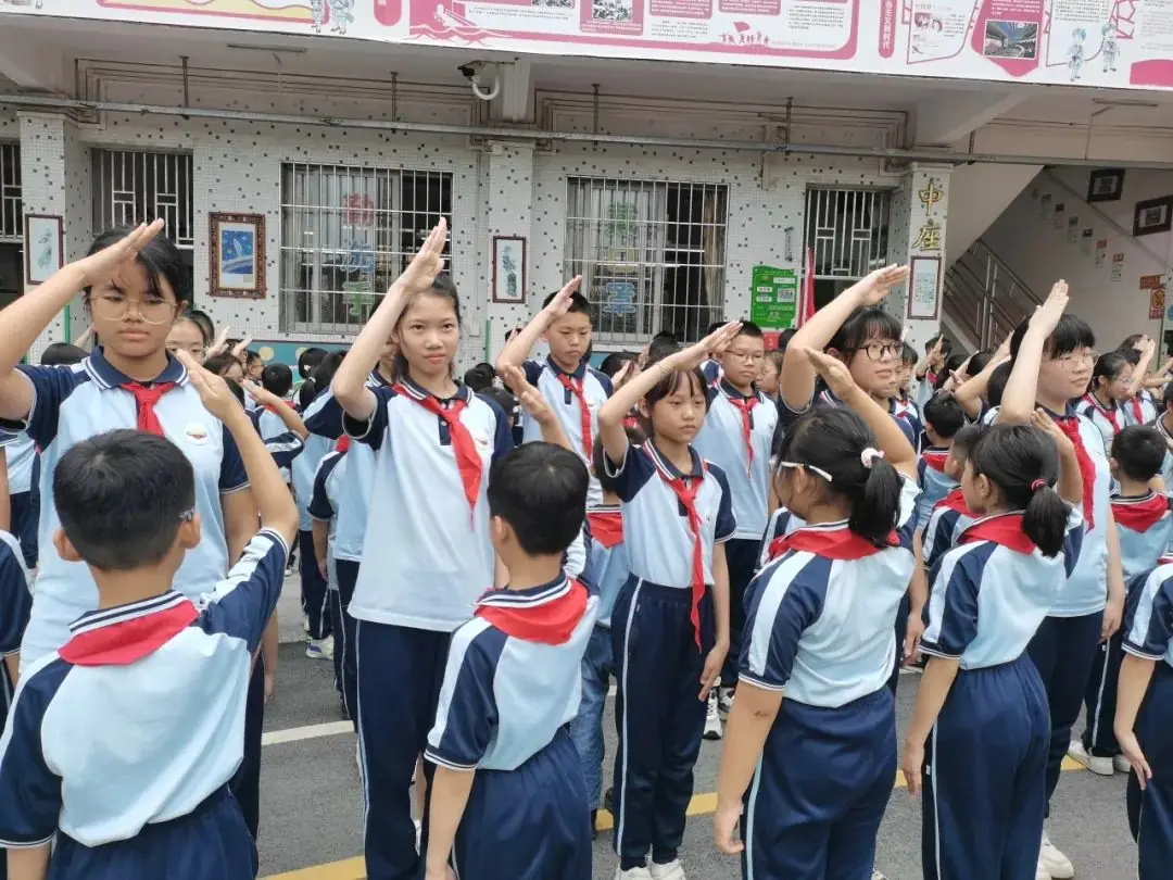 【绿色教育 和美邵小】邵边小学一年级顺利开展第二批少先队员入队仪式 第9张
