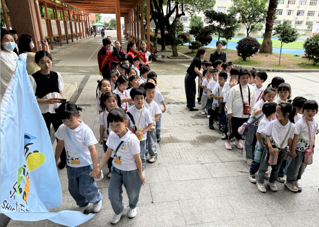 扬帆学海|儿童友好:小学初体验 衔接促成长——石帆一小牵手石帆朴湖幼儿园幼小衔接活动 第5张 扬帆学海|儿童友好:小学初体验 衔接促成长——石帆一小牵手石帆朴湖幼儿园幼小衔接活动 第5张
