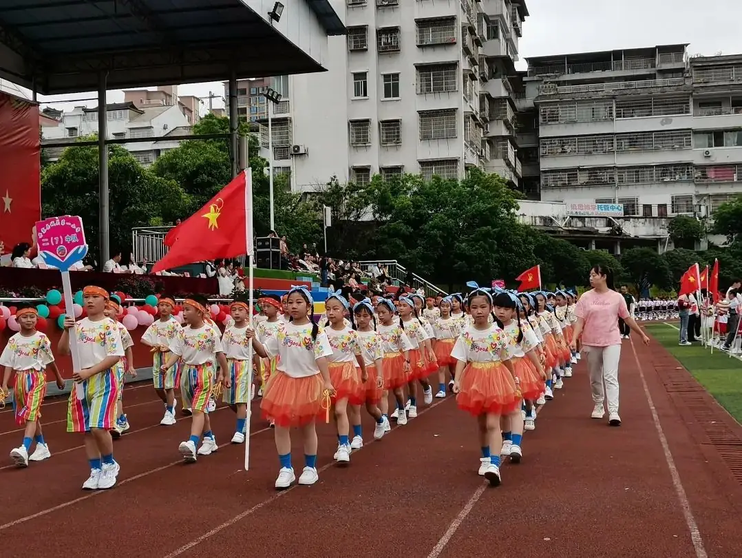 丹寨县城关第一小学第十四周要闻回顾 第61张 丹寨县城关第一小学第十四周要闻回顾 第61张
