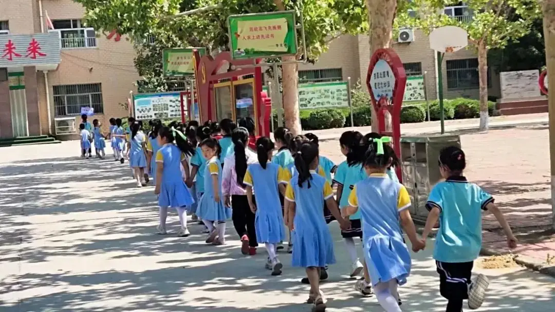 [知行教育]初探小学  礼遇成长——方下中心小学迎接方下街道幼儿园小朋友记实 第30张