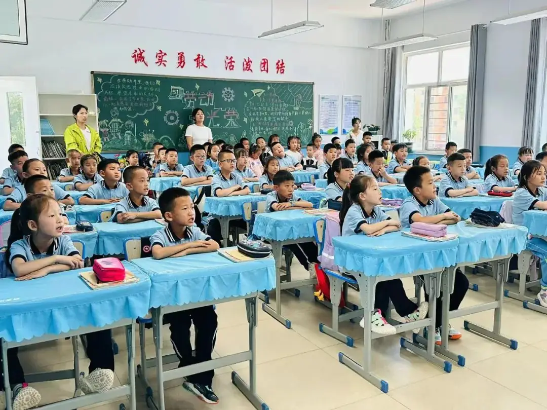 【幼小衔接】小学生活初体验——科教路幼儿园幼小衔接系列活动之参观小学 第12张 【幼小衔接】小学生活初体验——科教路幼儿园幼小衔接系列活动之参观小学 第12张