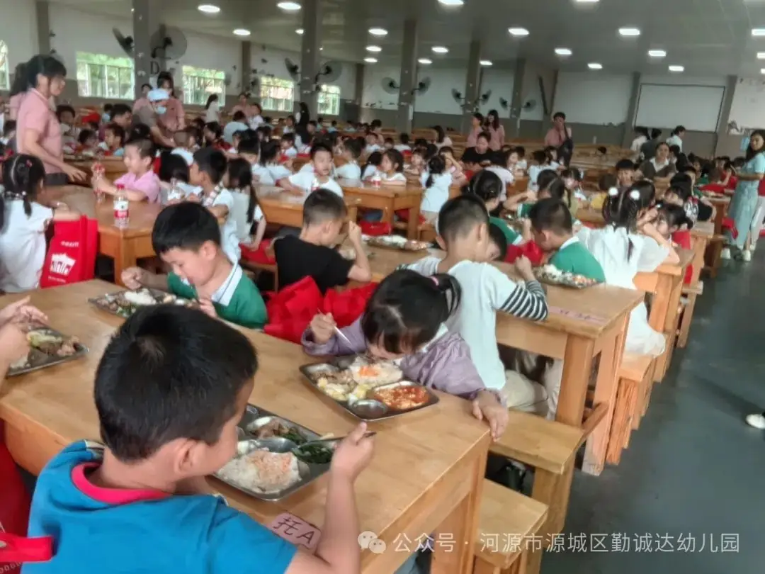 “初探小学·礼遇成长”--勤诚达幼儿园之走进小学 第27张 “初探小学·礼遇成长”--勤诚达幼儿园之走进小学 第27张
