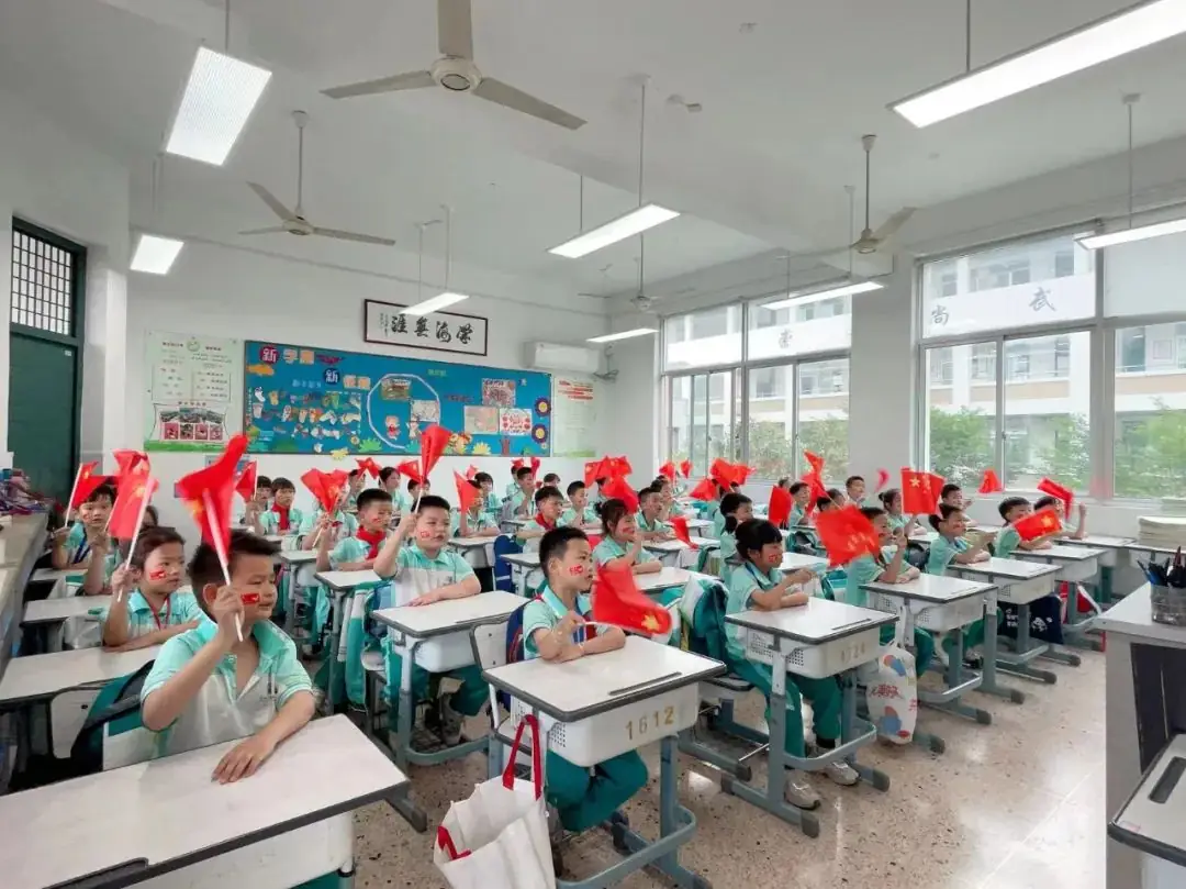 音乐点亮生活 歌声唱响未来——赤城小学“红五月”班班有歌声比赛 第5张 音乐点亮生活 歌声唱响未来——赤城小学“红五月”班班有歌声比赛 第5张