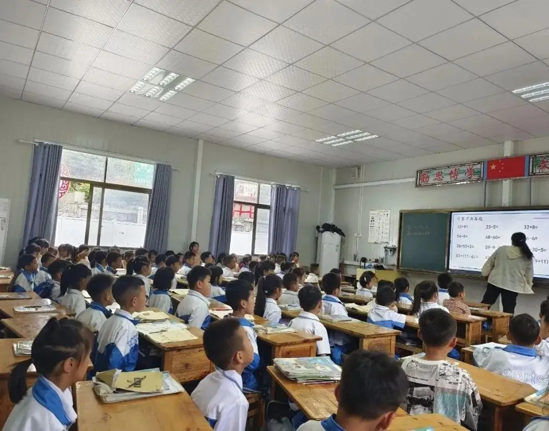 【学前教育宣传月活动】探秘小学 快乐衔接—沿河县第四幼儿园大班幼儿走进小学 第20张 【学前教育宣传月活动】探秘小学 快乐衔接—沿河县第四幼儿园大班幼儿走进小学 第20张
