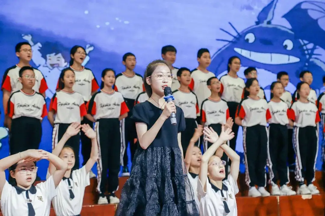 班班有歌,用爱唱响未来——龙锦小学六年级毕业系列活动暨“六一”庆祝活动 第25张 班班有歌,用爱唱响未来——龙锦小学六年级毕业系列活动暨“六一”庆祝活动 第25张