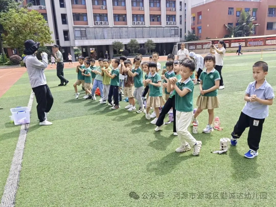 “初探小学·礼遇成长”--勤诚达幼儿园之走进小学 第8张 “初探小学·礼遇成长”--勤诚达幼儿园之走进小学 第8张