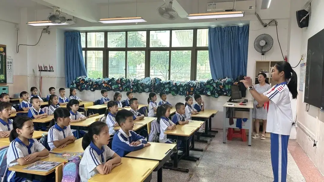 红领巾  爱祖国——福南小学2024年一年级新队员分批入队仪式 第23张