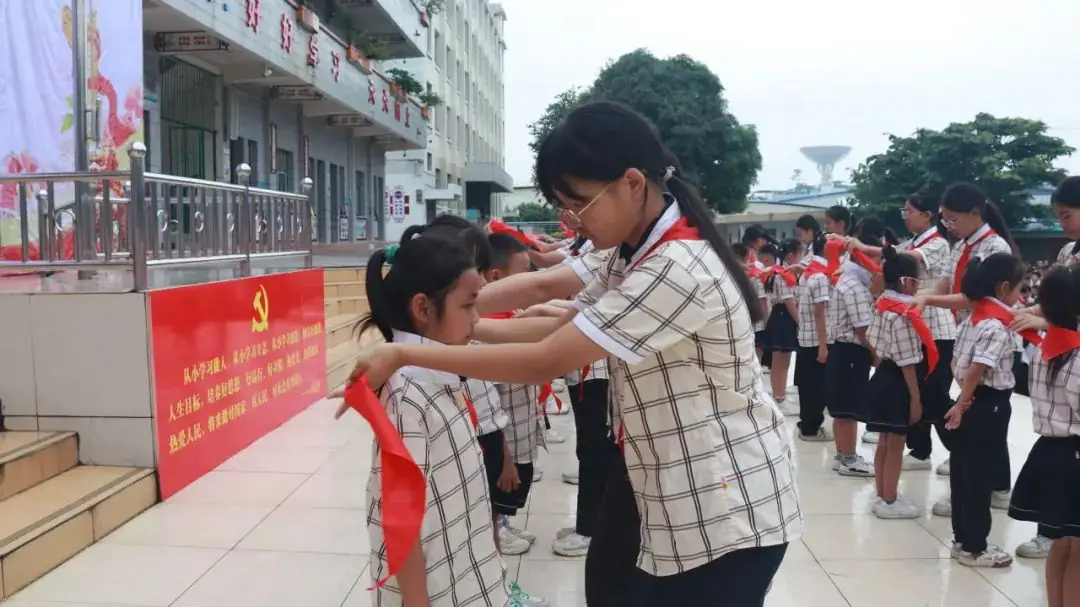 红领巾爱祖国--西津小学2024年少先队入队仪式 第27张 红领巾爱祖国--西津小学2024年少先队入队仪式 第27张