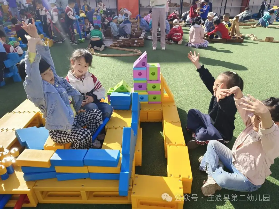 【幼小衔接】初探小学  幼“见”成长——庄浪县第二幼儿园教育集团大班组幼小衔接活动之参观小学 第8张