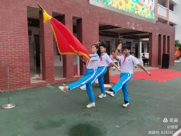 “你好 红领巾”嘉积镇中心学校第三小学2024年一年级新队员入队仪式 第37张 “你好 红领巾”嘉积镇中心学校第三小学2024年一年级新队员入队仪式 第37张