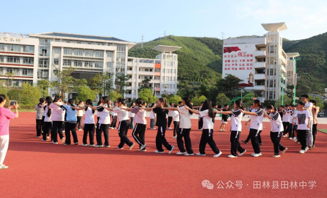 心向阳光,迎战中考——田林中学开展九年级学生心理健康教育素质拓展活动 第8张 心向阳光,迎战中考——田林中学开展九年级学生心理健康教育素质拓展活动 第8张