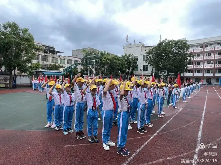“你好 红领巾”嘉积镇中心学校第三小学2024年一年级新队员入队仪式 第39张 “你好 红领巾”嘉积镇中心学校第三小学2024年一年级新队员入队仪式 第39张