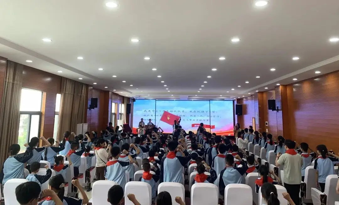 红领巾爱祖国——武阳镇中心小学举行一年级第一批新队员入队仪式 第14张 红领巾爱祖国——武阳镇中心小学举行一年级第一批新队员入队仪式 第14张