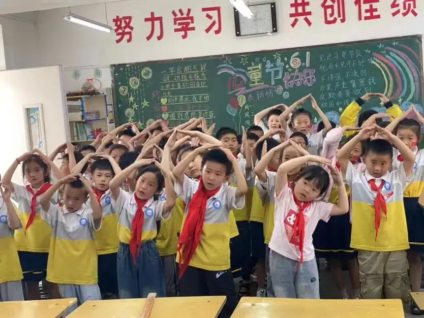 花样少年 欢庆六一 ——龙泉街道董村小学组织开展“庆六一”联欢活动 第37张 花样少年 欢庆六一 ——龙泉街道董村小学组织开展“庆六一”联欢活动 第37张