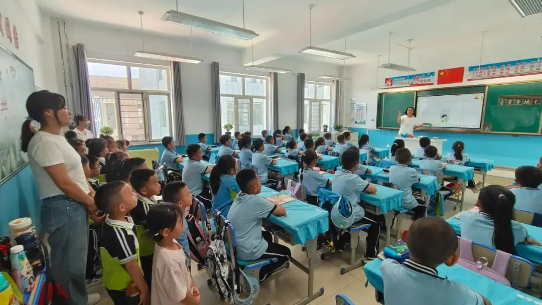 【幼小衔接】小学生活初体验——科教路幼儿园幼小衔接系列活动之参观小学 第5张 【幼小衔接】小学生活初体验——科教路幼儿园幼小衔接系列活动之参观小学 第5张